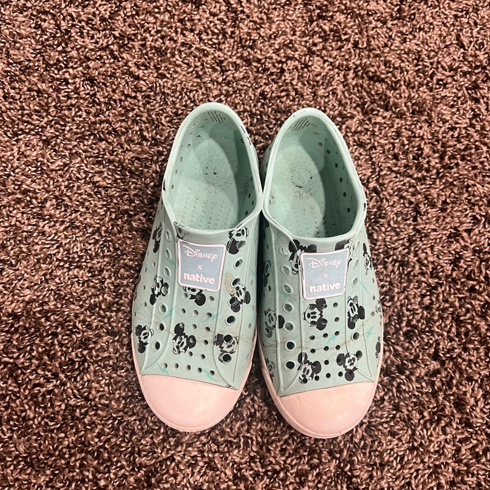 Disney x Native Green Mickey Print Jefferson Style Native Shoes, Kids Size 13